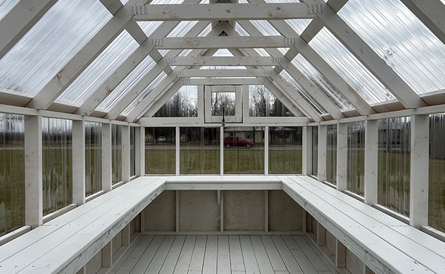 SalesLot Greenhouse BarnWhite 7 Interior